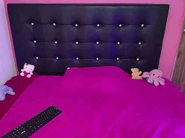 mollycurvyhot webcam