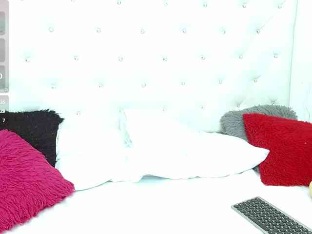 mollycurvyhot webcam