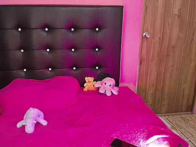 mollycurvyhot webcam