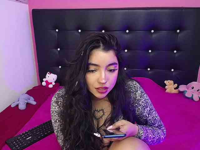 mollycurvyhot webcam