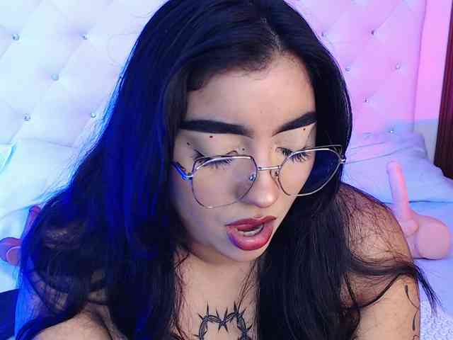 mollycurvyhot webcam
