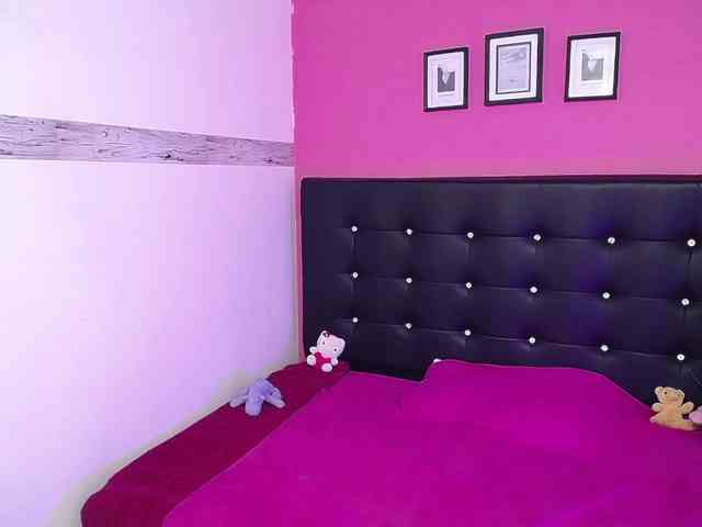 mollycurvyhot webcam