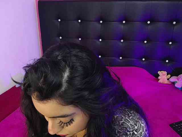 mollycurvyhot webcam