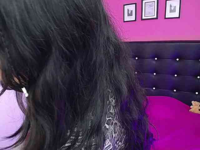 mollycurvyhot webcam