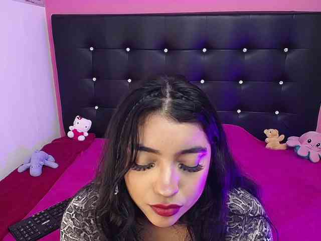 mollycurvyhot webcam