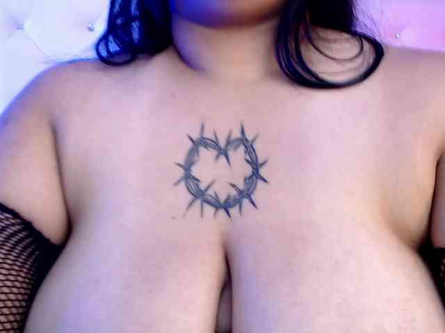 mollycurvyhot webcam