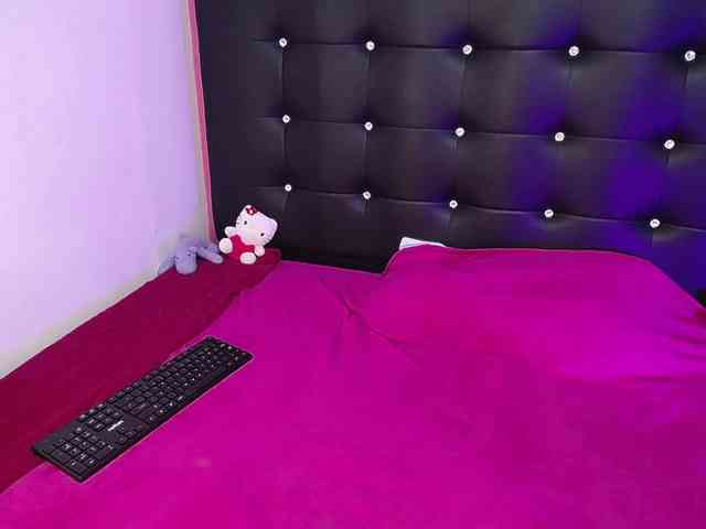 mollycurvyhot webcam