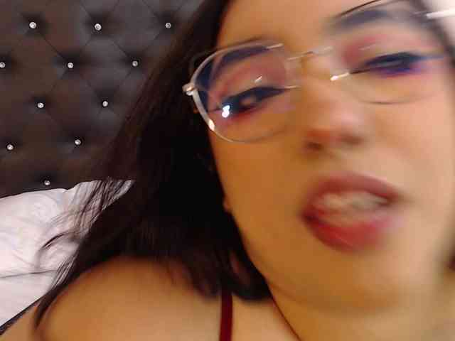 mollycurvyhot webcam