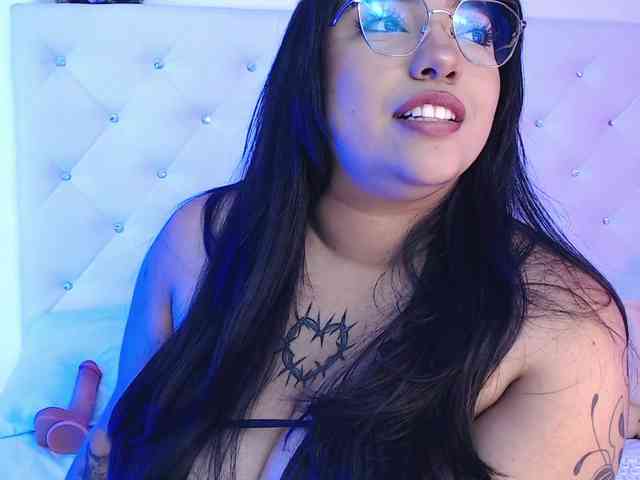 mollycurvyhot webcam