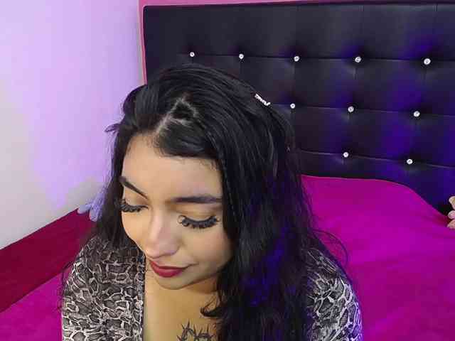 mollycurvyhot webcam