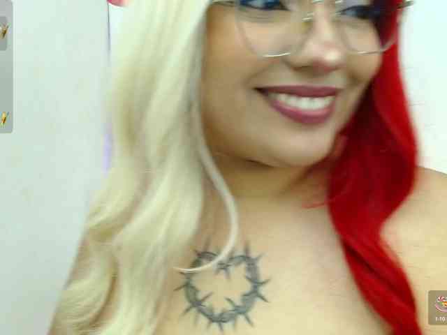 mollycurvyhot webcam