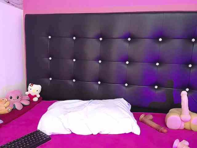 mollycurvyhot webcam