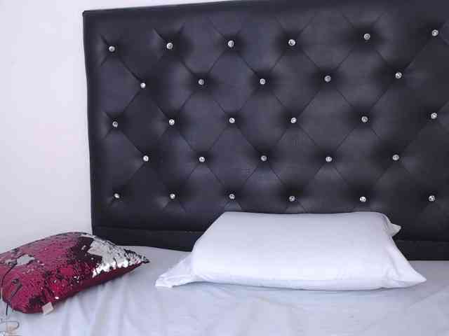 mollycurvyhot webcam