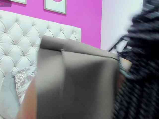 LoriMartinezz webcam