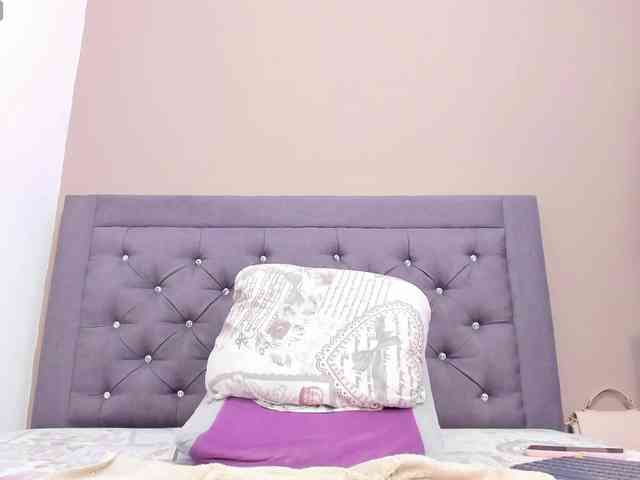 LoriMartinezz Live Webcam on BongaCams