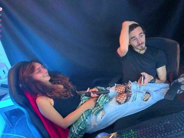 Aaronandelizabeth's BongaCams show and profile