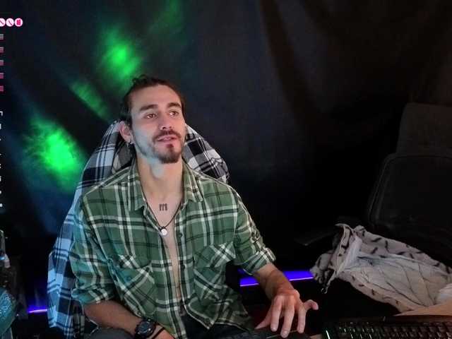 Aaronandelizabeth's BongaCams show and profile