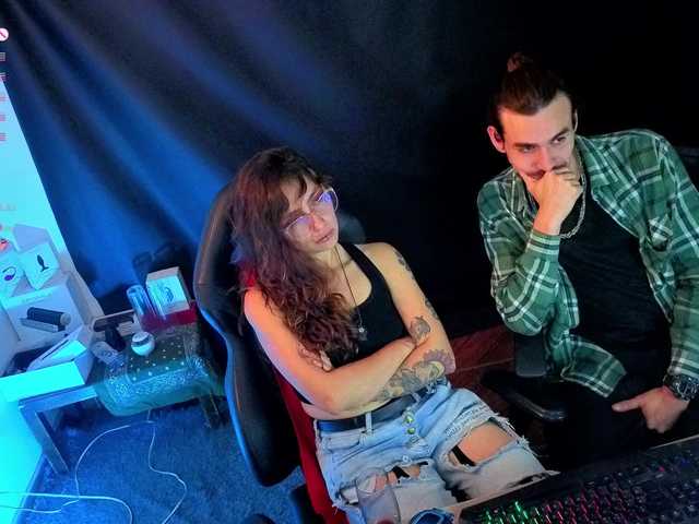 Aaronandelizabeth's BongaCams show and profile