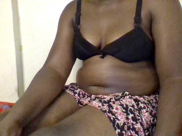 le modèle Sexxyblacky est en webcam porno dans un show sur le site bongacams, il possède les tags suivants: Ebony,Brunette,Hairy