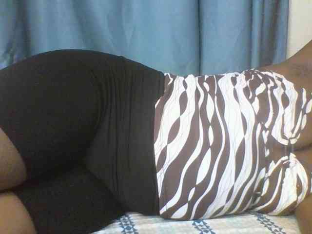 Sexxyblacky (36, Black Cam Girl) performing squirt.