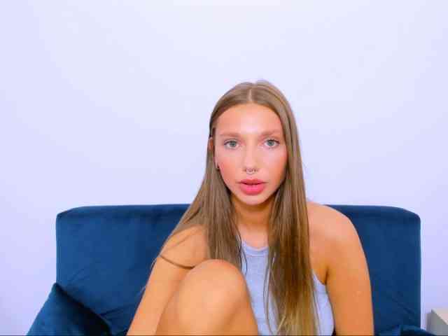 EmmaAngel Live Webcam on BongaCams