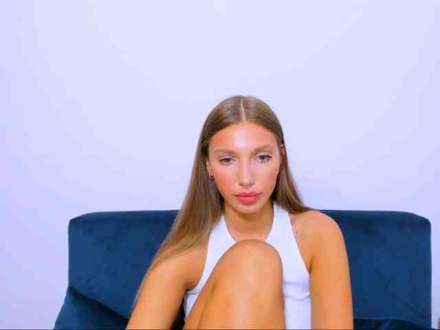 EmmaAngel Live Webcam on BongaCams