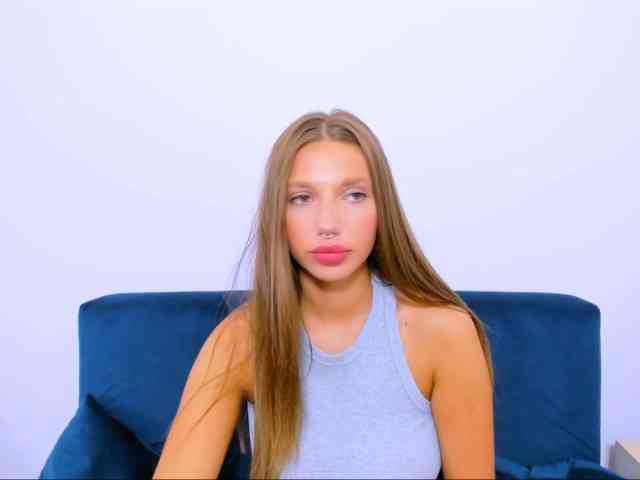 EmmaAngel Live Webcam on BongaCams