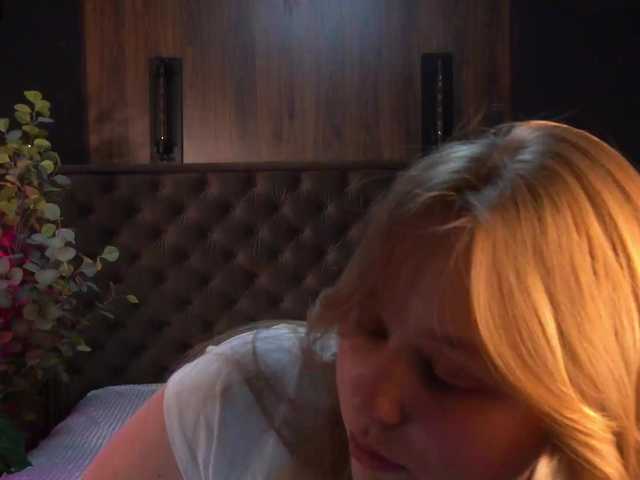 CrystallPaws's BongaCams show and profile