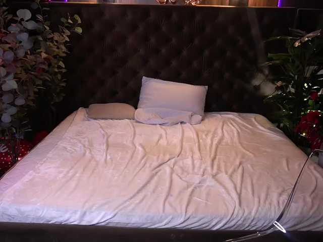 CrystallPaws's BongaCams show and profile