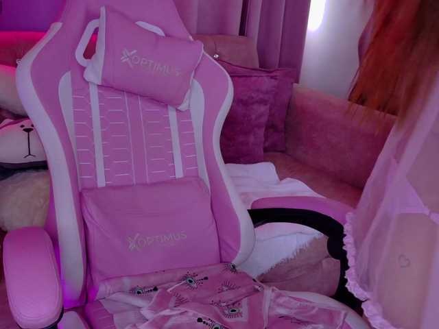 Chloegil's BongaCams show and profile