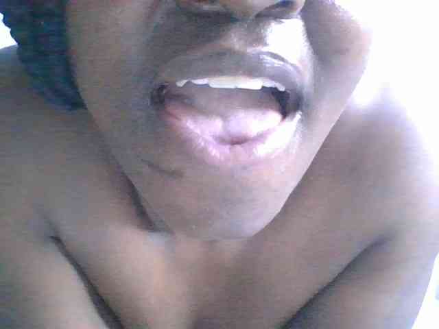 Freaky-ebonie webcam