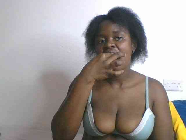 Freaky-ebonie webcam