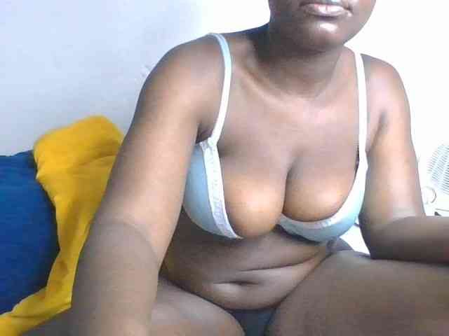 Freaky-ebonie webcam