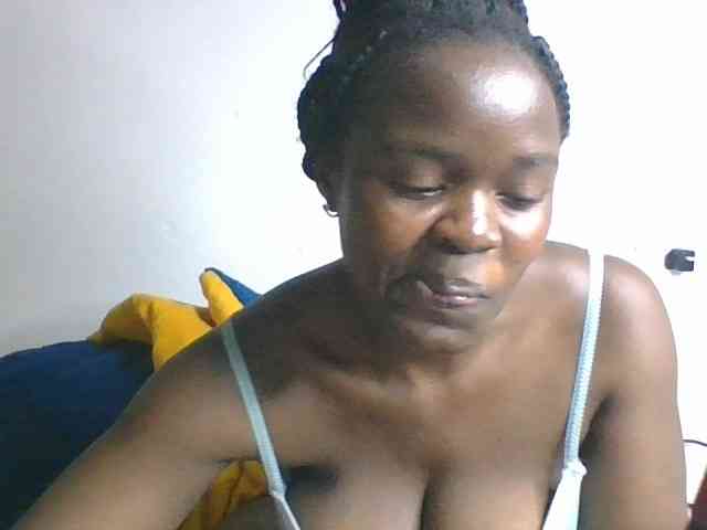 Freaky-ebonie webcam