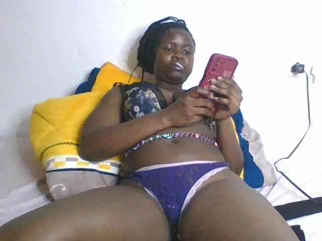 Freaky-ebonie webcam