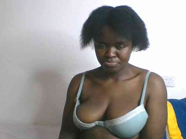 Freaky-ebonie webcam