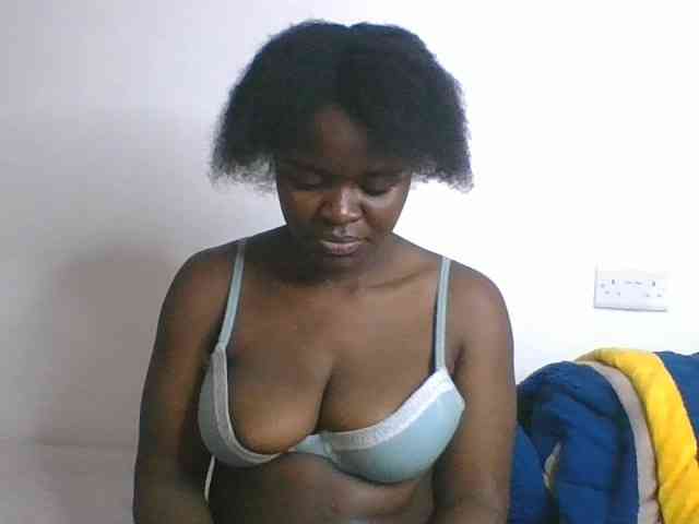 Freaky-ebonie webcam
