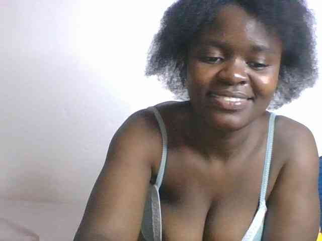 Freaky-ebonie webcam