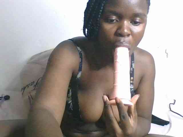 Freaky-ebonie webcam