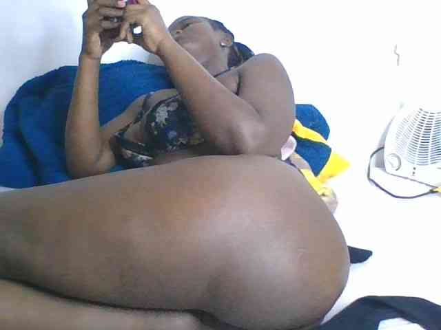 Freaky-ebonie webcam