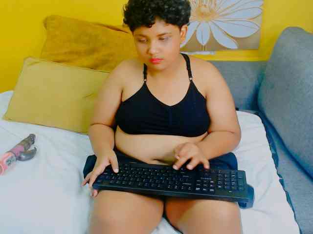 IndianFoxyXXX webcam
