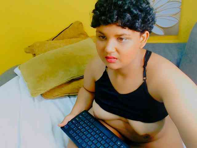 IndianFoxyXXX webcam