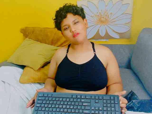 IndianFoxyXXX webcam