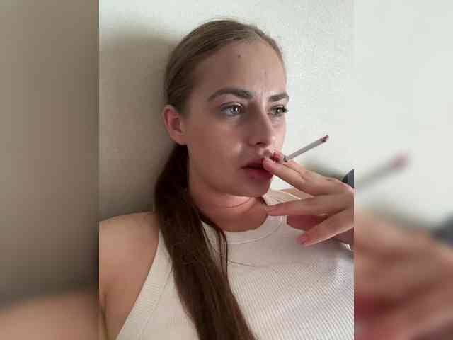 Essie-Kathrynne2114 webcam