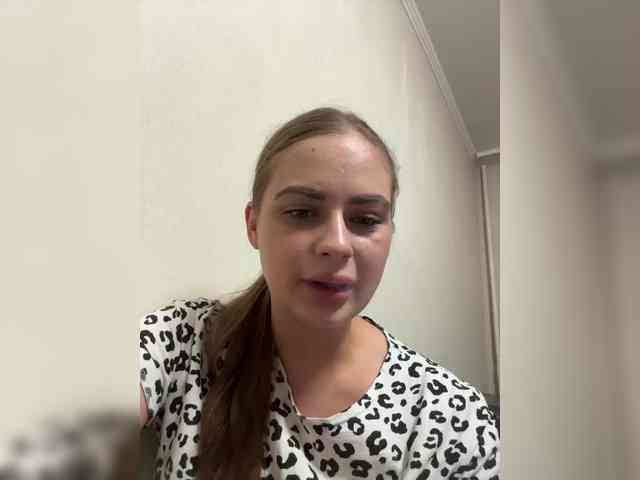 Essie-Kathrynne2114 webcam