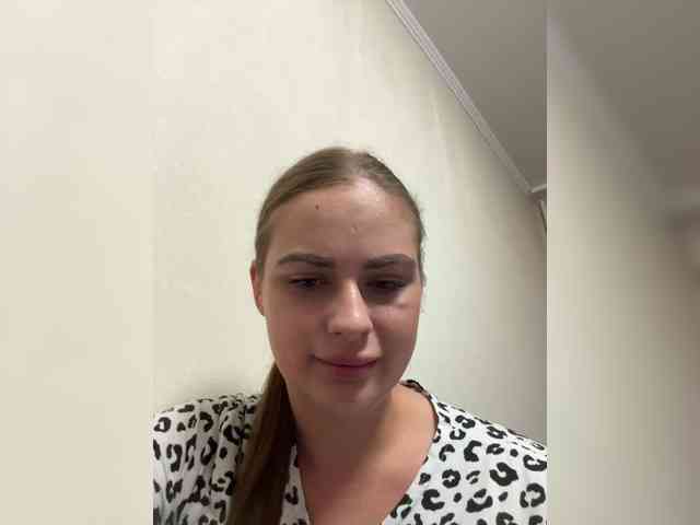 Essie-Kathrynne2114 webcam