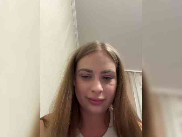 Essie-Kathrynne2114 webcam