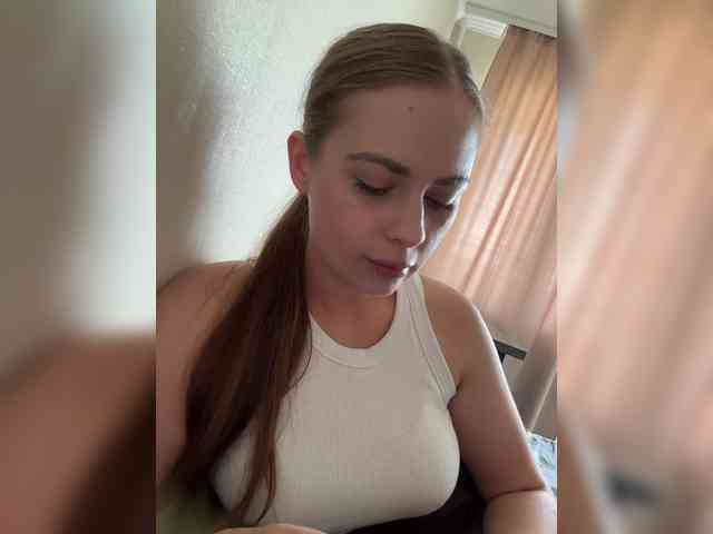 Essie-Kathrynne2114 webcam