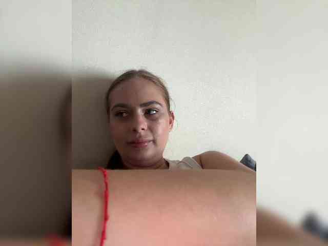 Essie-Kathrynne2114 webcam