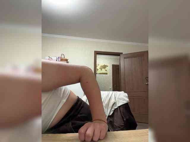 Essie-Kathrynne2114 webcam